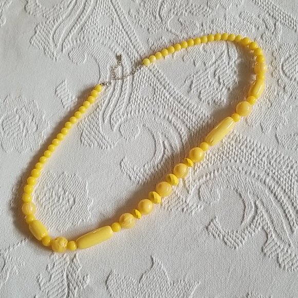 Super Cute Yellow Acrylic Necklace - Picture 4 of 4